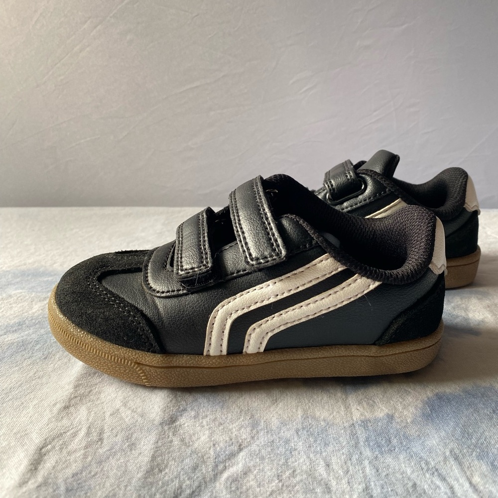 Toddler Sz 9 Black and White Velcro Sneakers